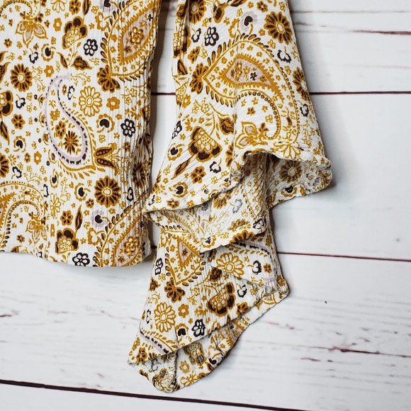 Shyanne Floral Button Front Ruffle Sleeve Crop Top - Picture 5 of 9